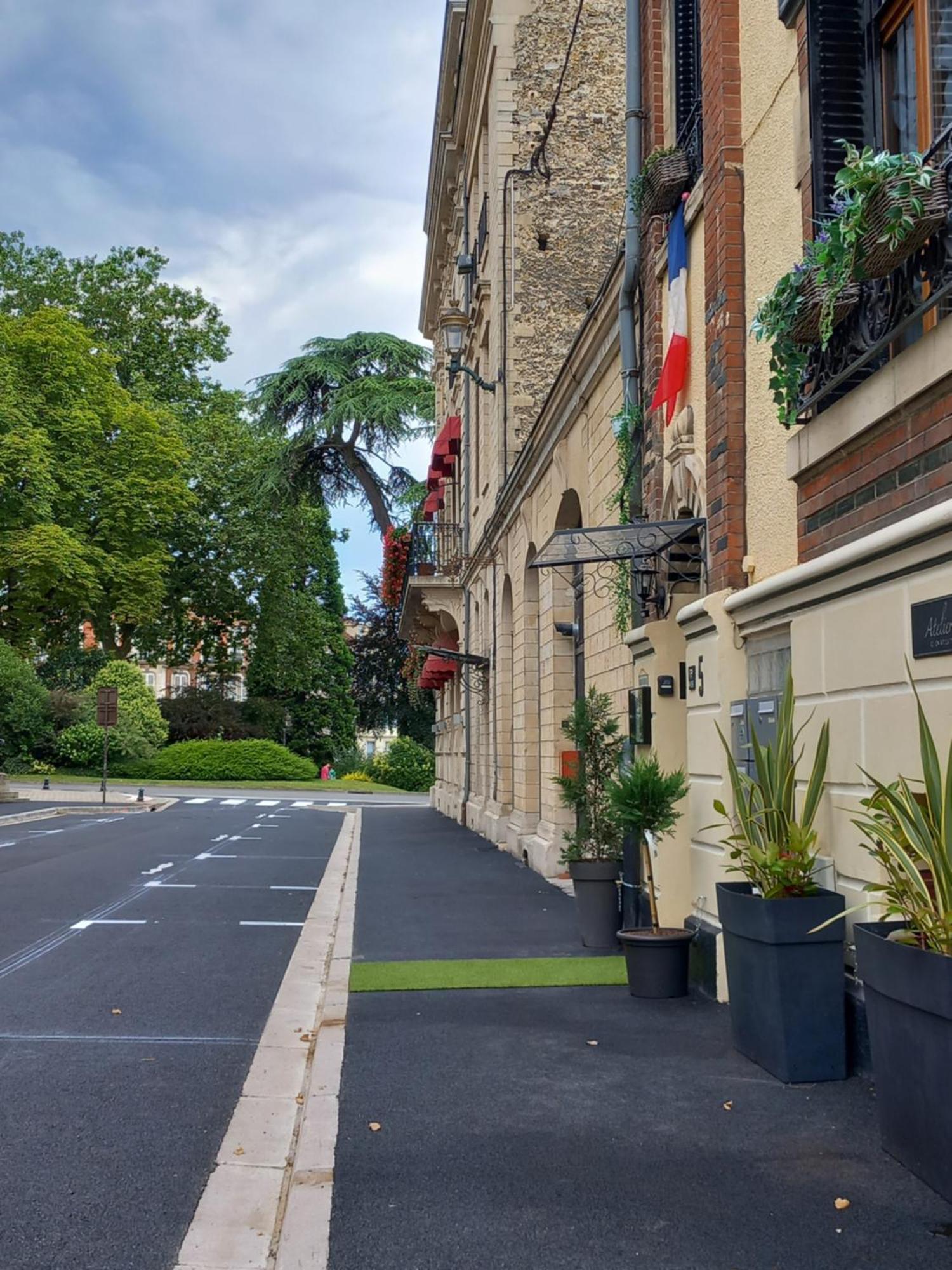 Les Loges Du Theatre Degustation Champagne Offerte Jacuzzi Sauna Jeux Velos Maison Prive 150M2 Historique 14Pers Max Emplacement Exceptionnel Et Chic, 200M De L'Avenue De Champagne, Gare, Musee, Jardins, Restaurations, Toutes Commodites Epernay Bagian luar foto